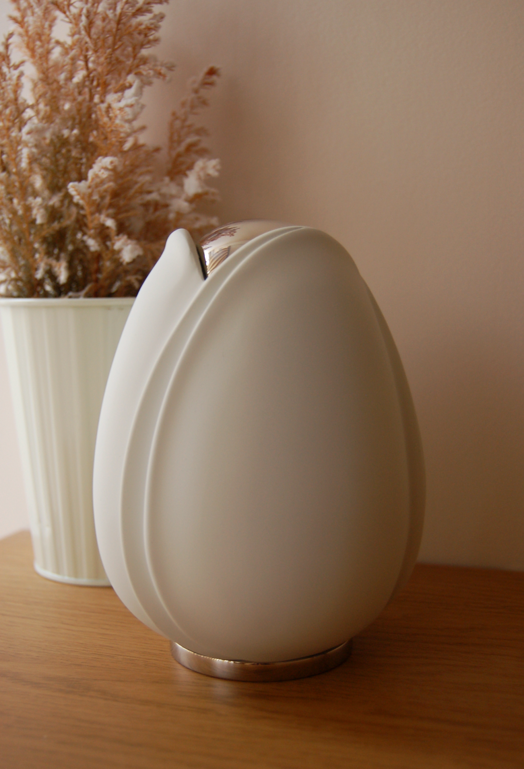 Tulip Standard Adult Urn White & Polished Silver