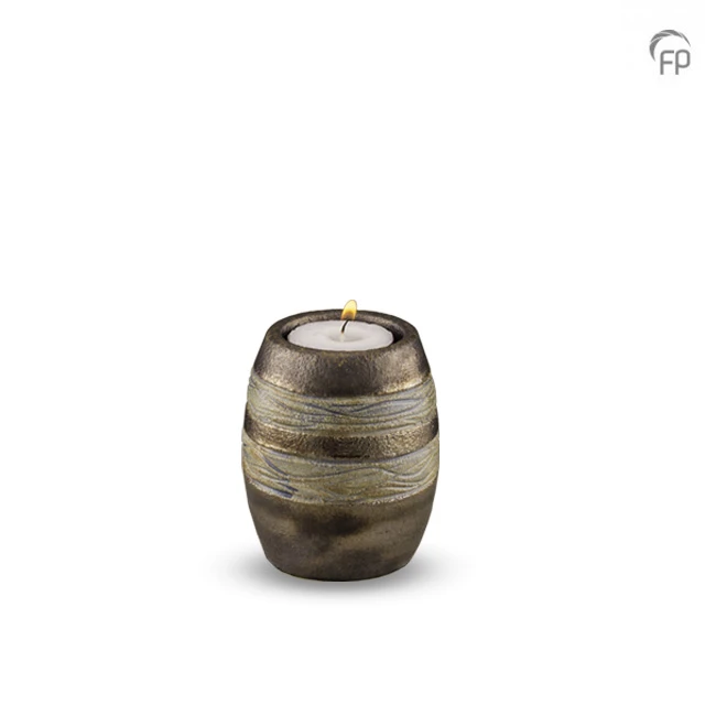 Ceramic candle holder metallic