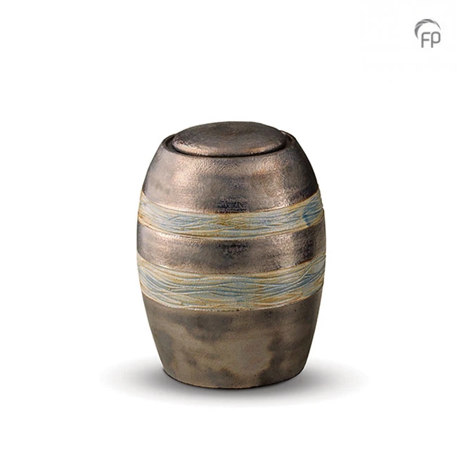 Ceramic medium urn metallic