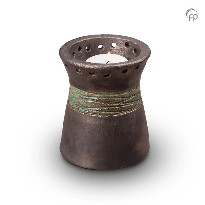 Ceramic candle holder metallic