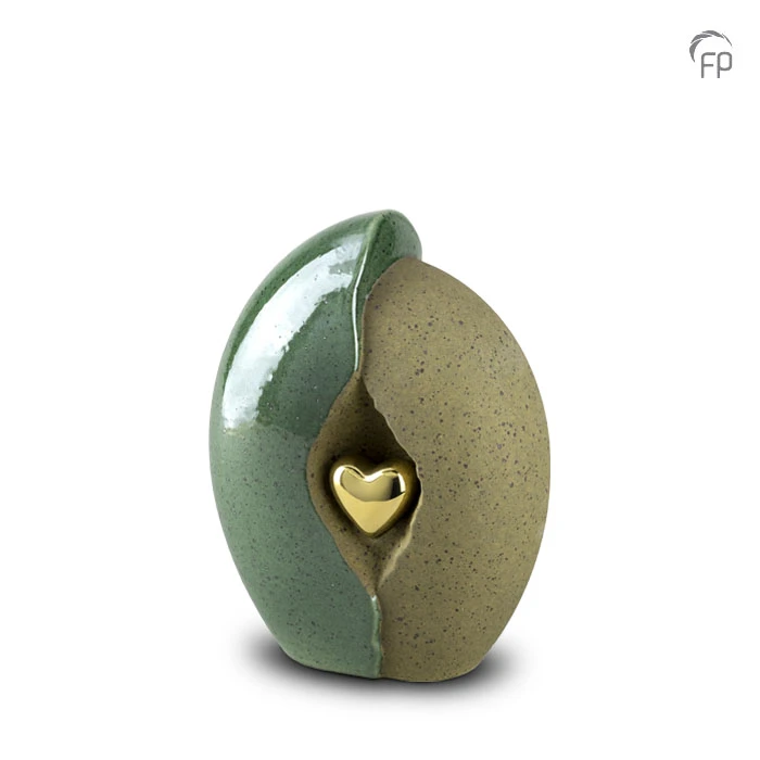 Ceramic medium urn