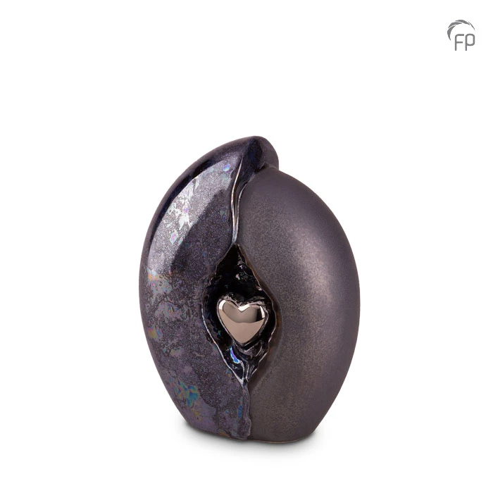 Ceramic medium urn