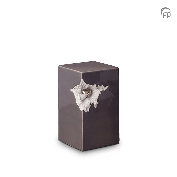 Ceramic medium urn