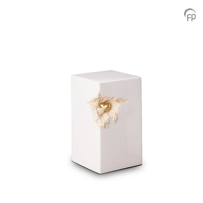 Ceramic medium urn