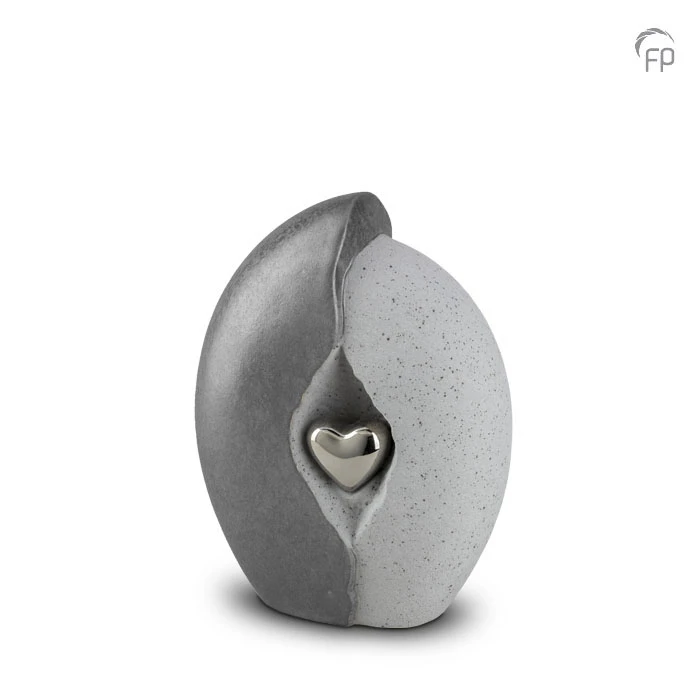Ceramic medium urn