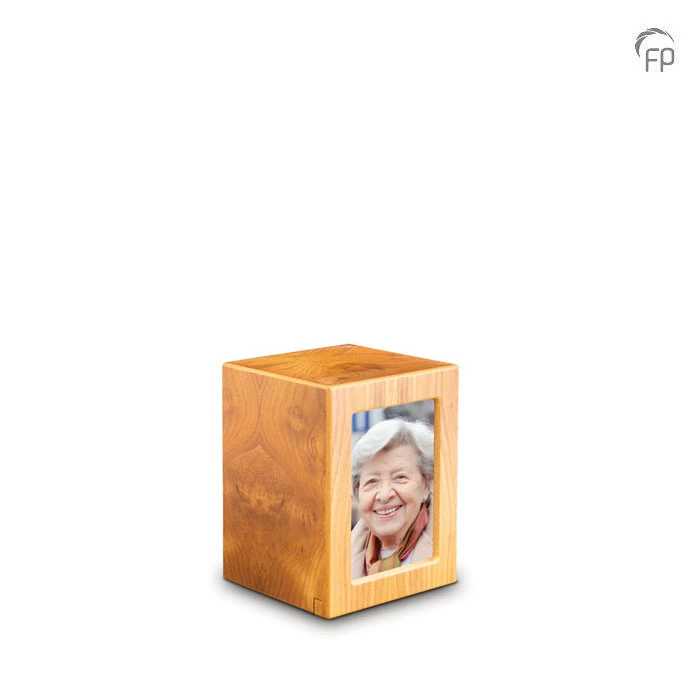 MDF medium urn