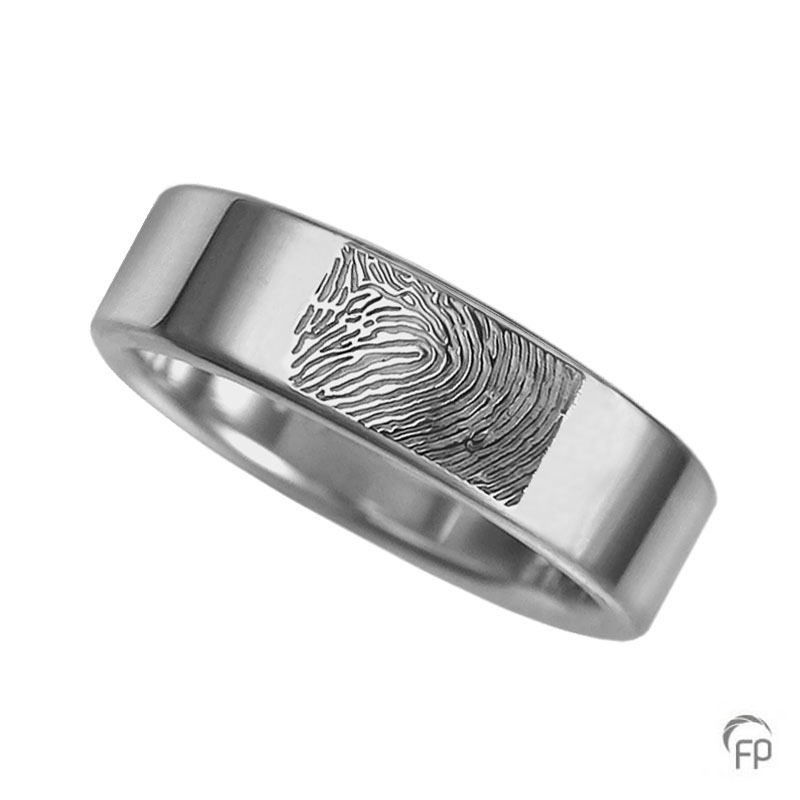 Atlantis ring glossy with fingerprint