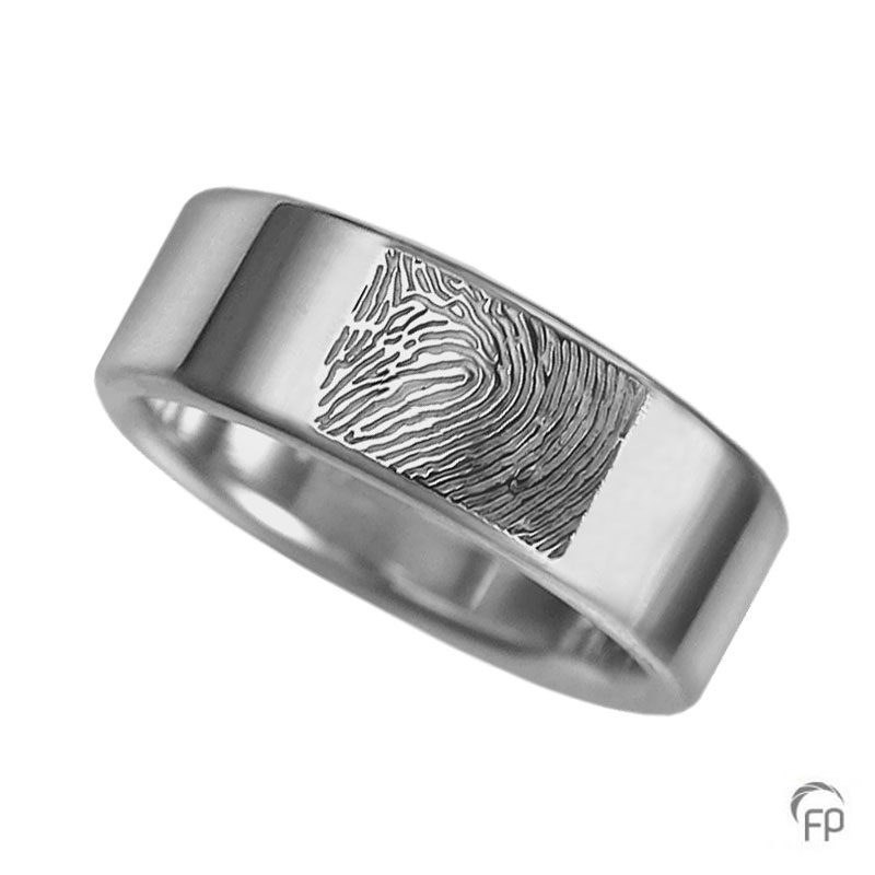 Atlantis ring glossy with fingerprint