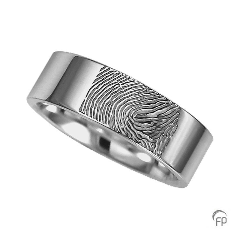 Atlantis ring glossy with fingerprint