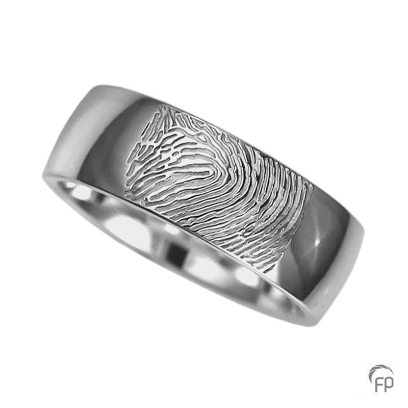 Atlantis ring glossy with fingerprint