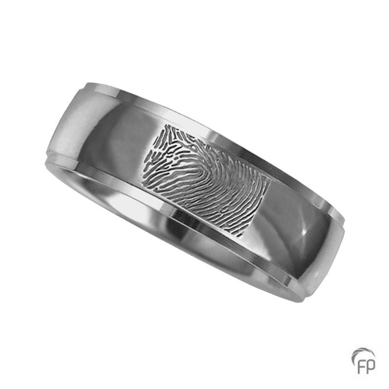 Atlantis ring glossy with fingerprint